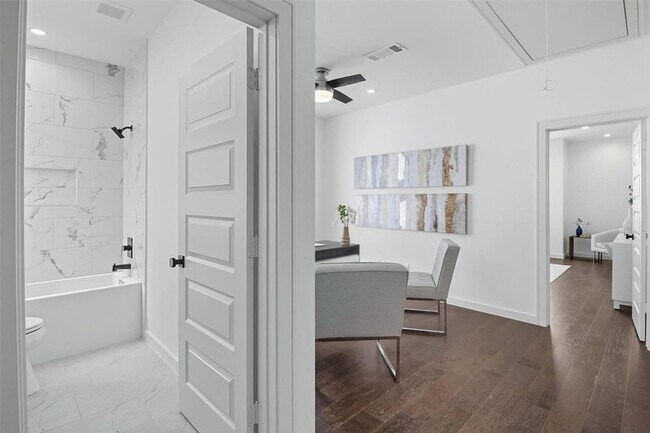 Building Photo - 2909 El Fenice Ln