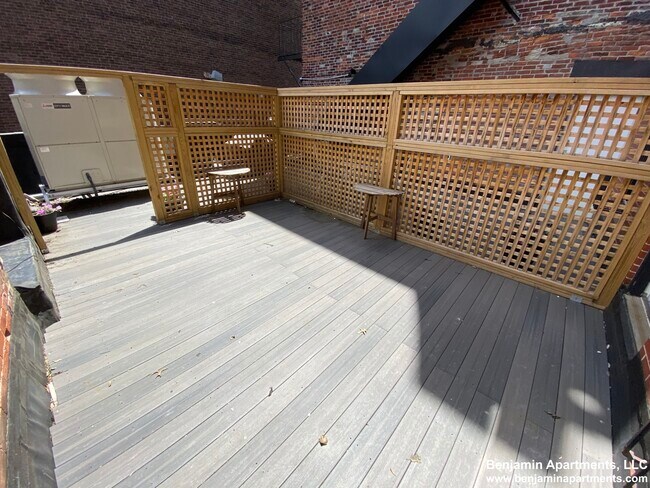 Building Photo - 1750 Washington St