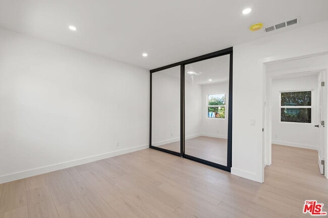 Building Photo - 609 Sunset Ave