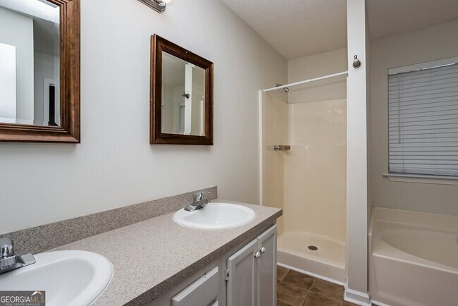 Building Photo - 3905 Saddlecreek Dr