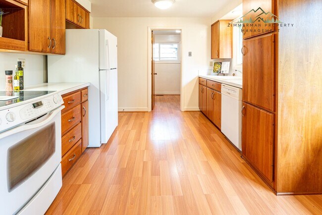 Building Photo - Amazing Cal Young Neighborhood! Beautiful ...