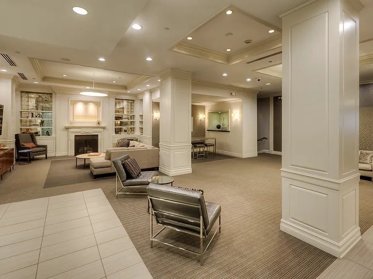 Building Photo - 208 E Chestnut St