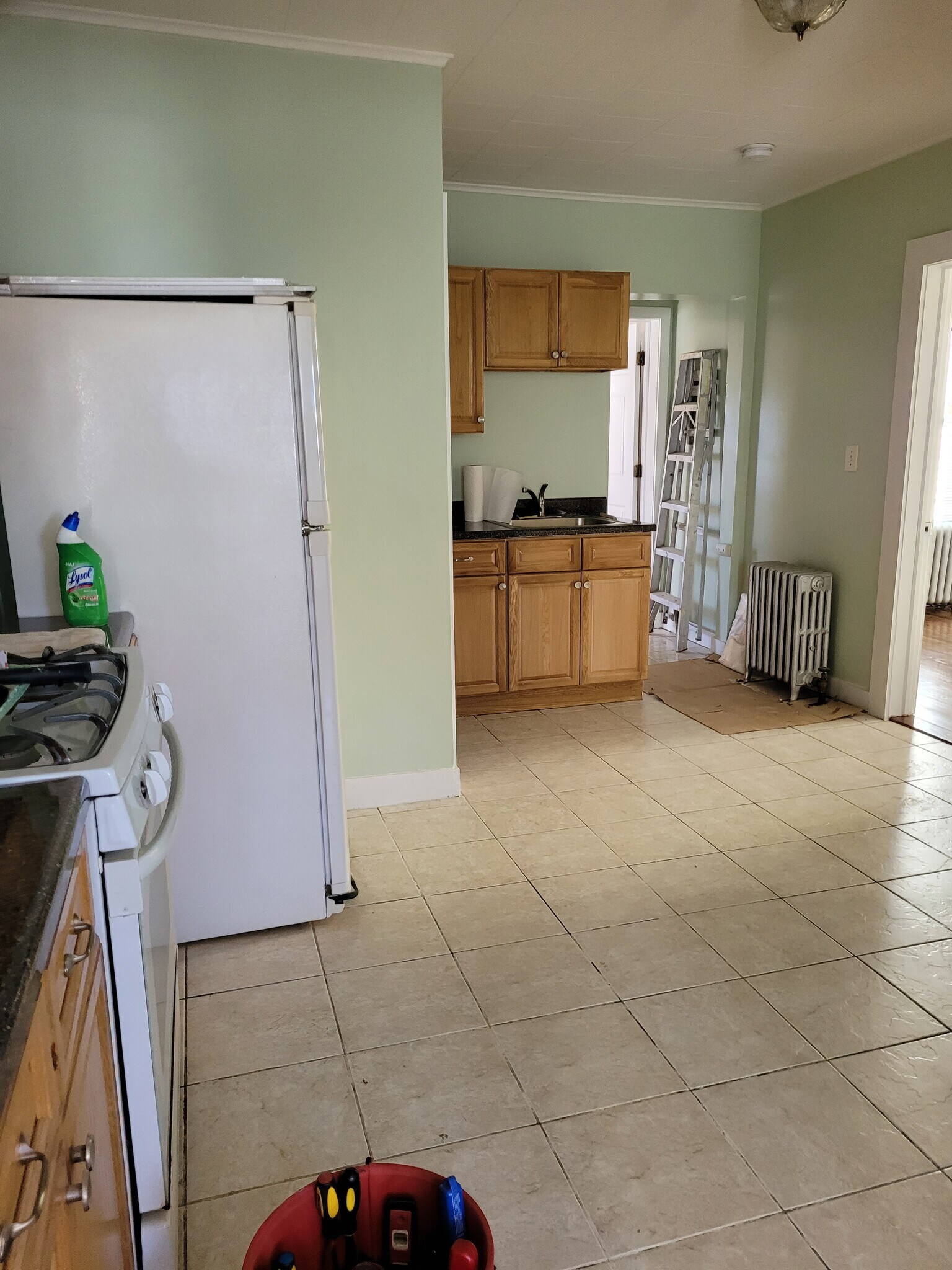Kitchen area - 402 E 18th St