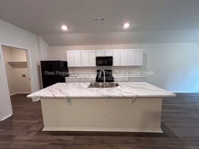 Building Photo - 10638 Cedar Wy