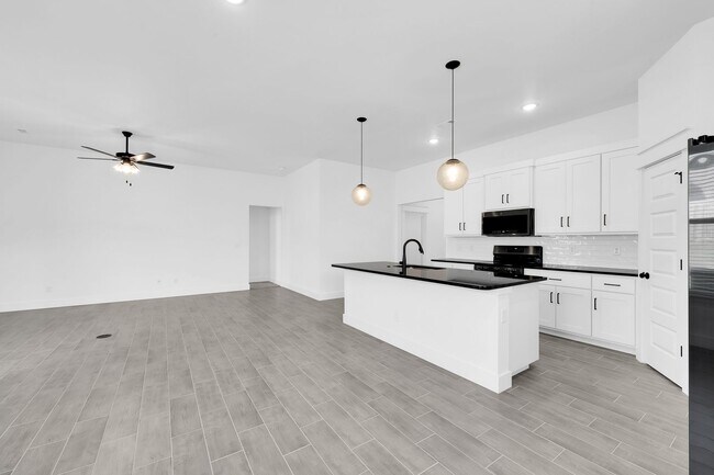 Building Photo - Brand New Home Waiting For you!