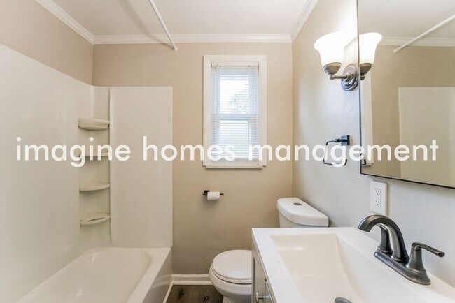 Building Photo - Lovely 4 Bed, 2 Bath Home in North Hills!