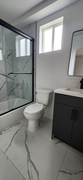 Building Photo - 5729 Klump Ave