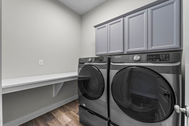 Building Photo - 218 Thistle Dr