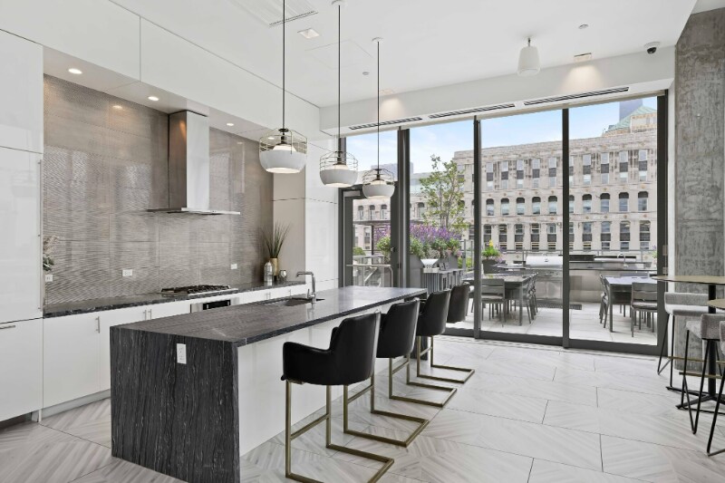 Building Photo - 211 W Hubbard St