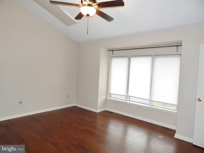 Building Photo - 3304 Hemmingway Dr