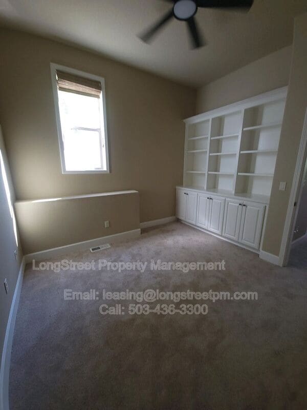 Building Photo - 9739 NW Henry Ct