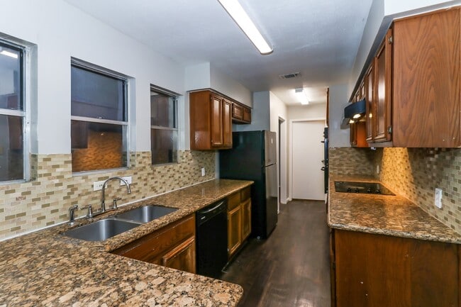 Building Photo - 1308 Wilson Dr