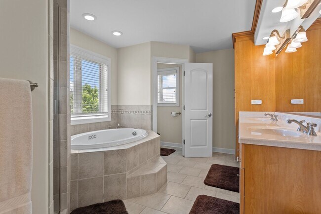 Building Photo - Welcome to your dream home in Norfolk, Virginia!