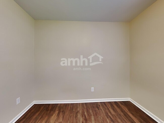 Building Photo - 213 Pine Hall Dr