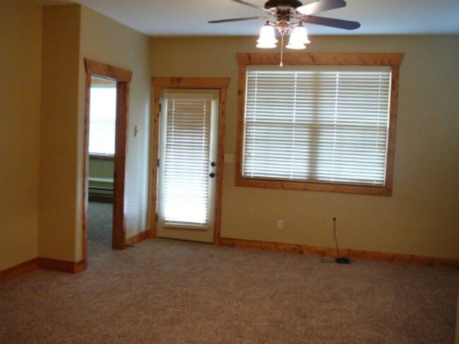 Building Photo - 3 BR/2 BA Ground- Floor Condo Just Minutes...
