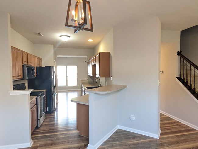 Building Photo - Townhome Close to I-485 and Shopping/Resta...