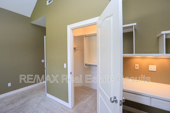 Building Photo - 5602 S Bent Tree Dr