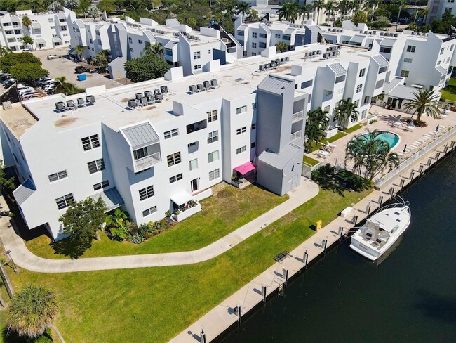 Building Photo - 2860 NE 14th St