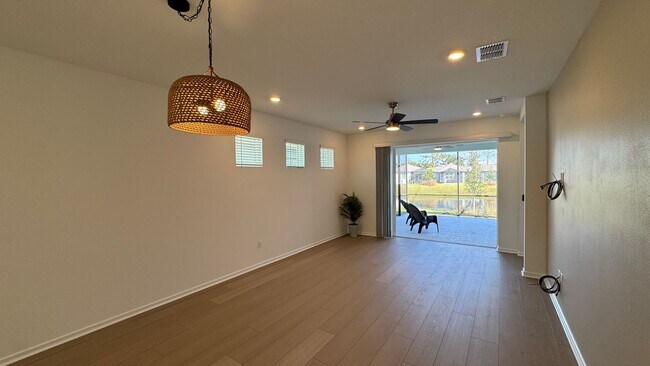 Building Photo - Unfurnished Annual Rental Available Now