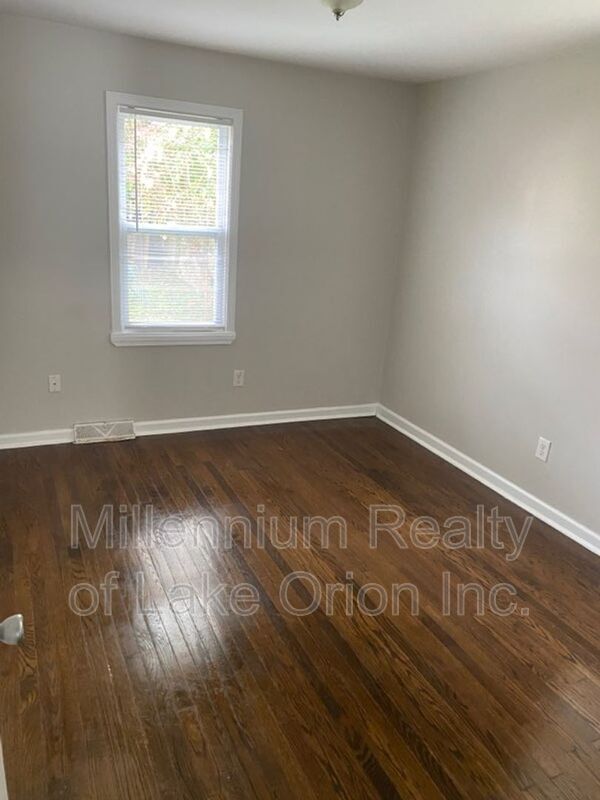 Building Photo - 46 W Strathmore Ave