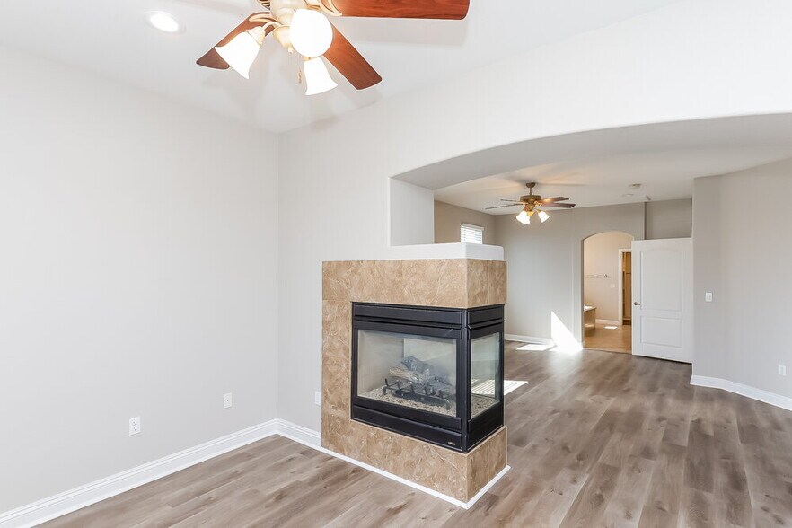 Building Photo - 537 Copper View St