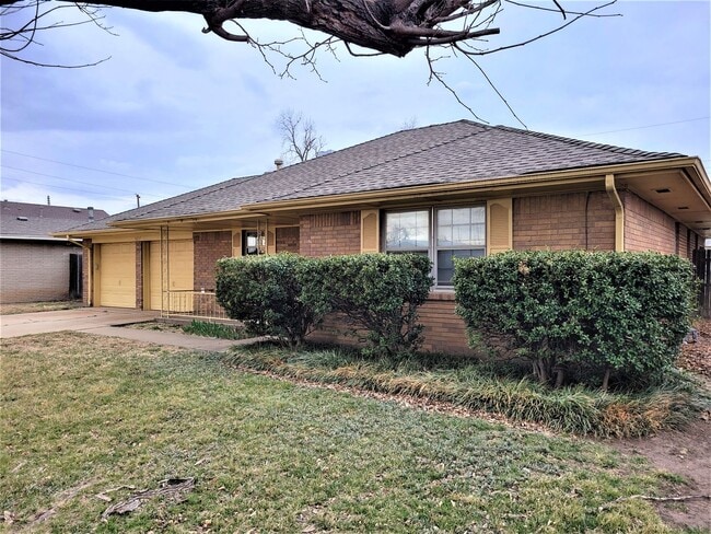Building Photo - Welcome to the charming 3 bed/2 bath home ...