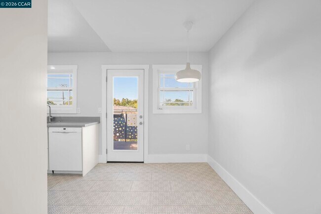 Building Photo - 1325 Hopkins St