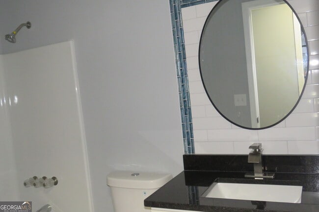 Building Photo - 2060 Bedford Ct