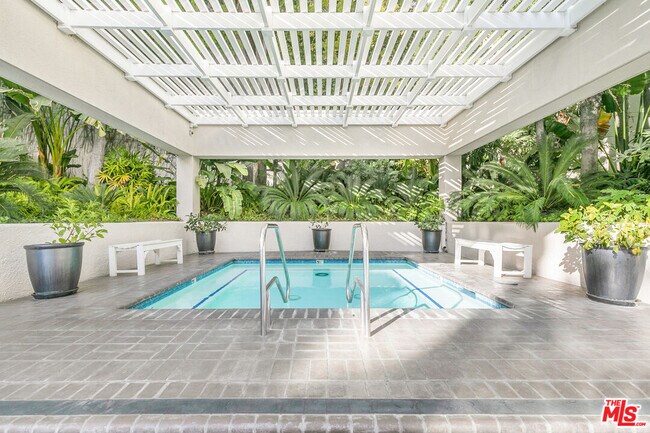 Building Photo - 1131 Alta Loma Rd