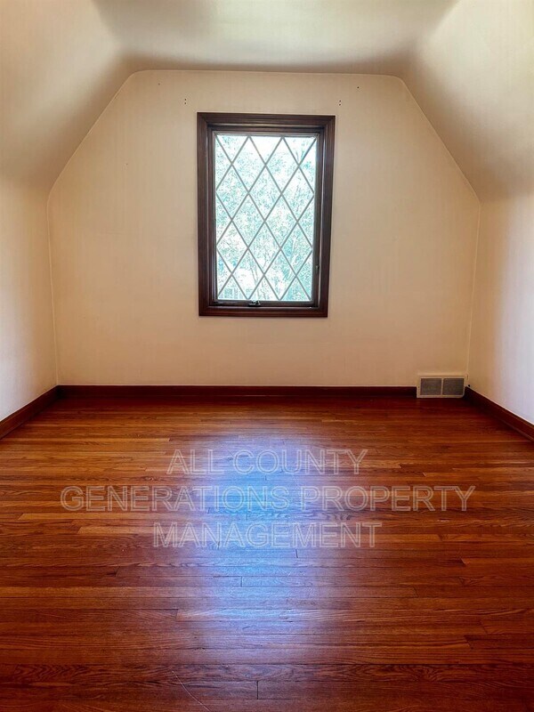 Building Photo - 4435 Sheraton Dr