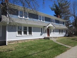 Building Photo - 212 S Cherry St