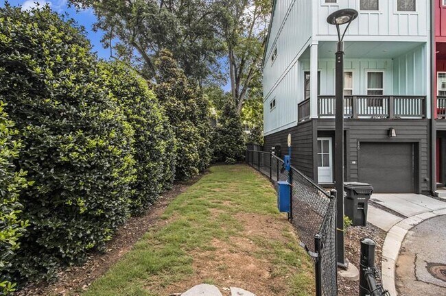 Building Photo - 2016 Bixby Byway Dr SE