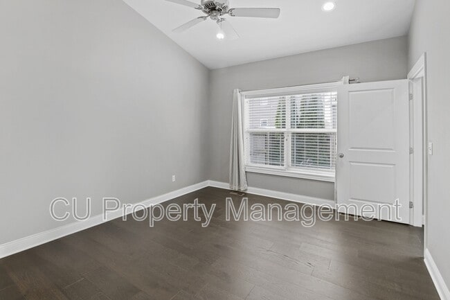 Building Photo - 3003 E Stillwater Landing