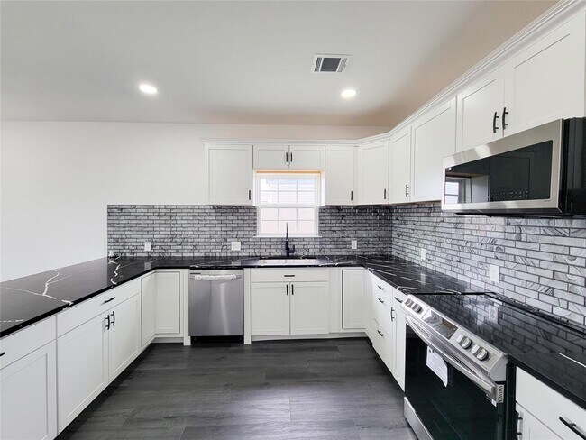 Building Photo - 2731 Rd 5724