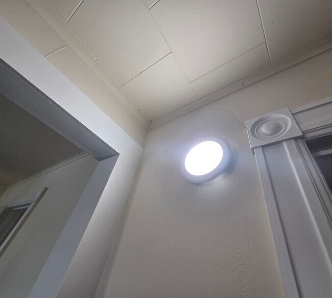 Building Photo - 19 S 12th St