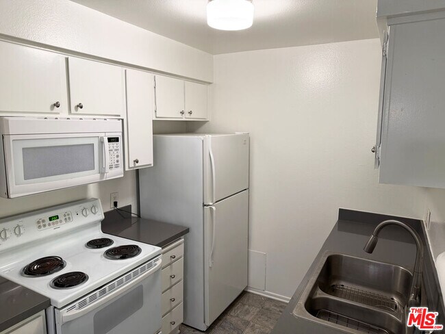 Building Photo - 4207 Raintree Cir