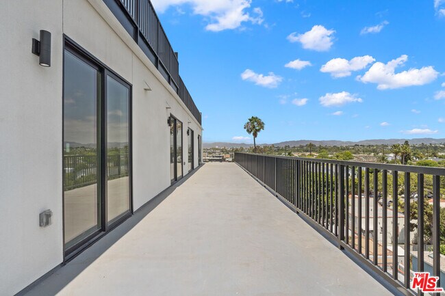 Building Photo - 1808 Lincoln Blvd