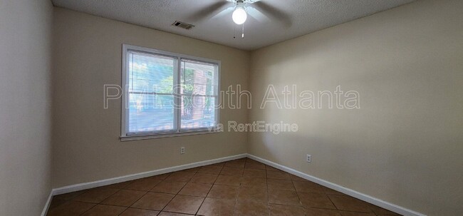 Building Photo - 2735 Stanton Woods Dr SE