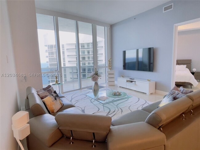 Building Photo - 16001 Collins Ave
