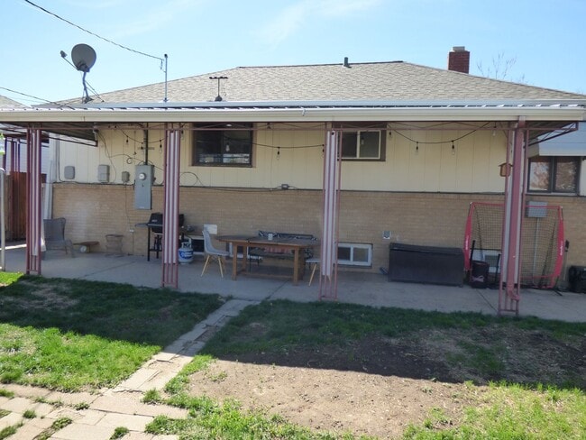 Building Photo - $0 DEPOSIT OPTION! Beautifully Upgraded 3-Bed Ranch with Basement, Remodeled Bath, and Ideal Loca...