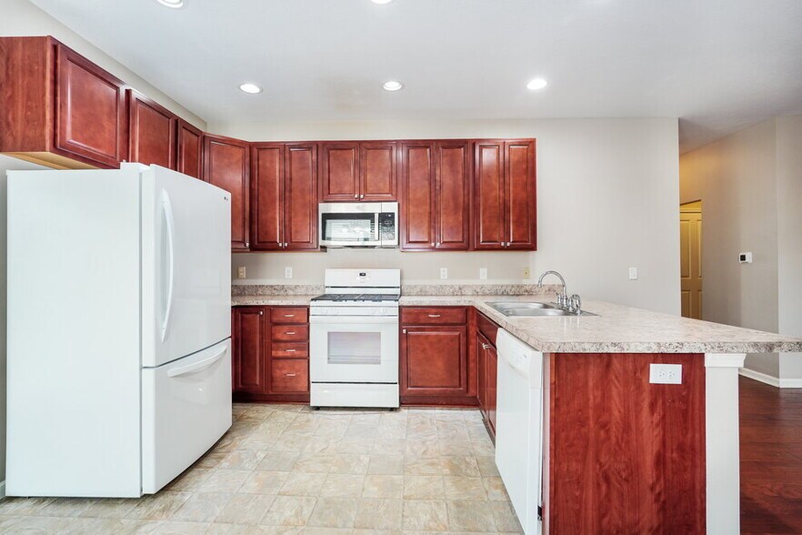 Building Photo - 4001 Blue Mountain Cir