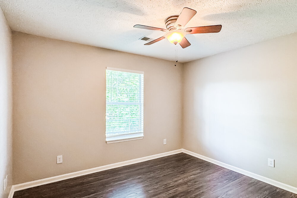 Building Photo - 161 S Birchwood Dr