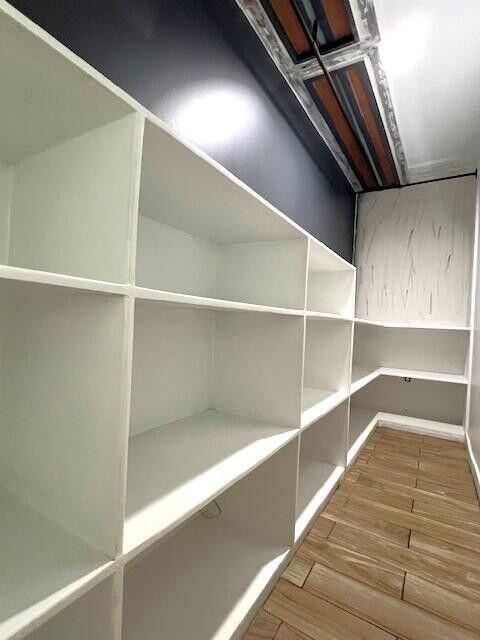 Building Photo - 9148 Oakwood Dr