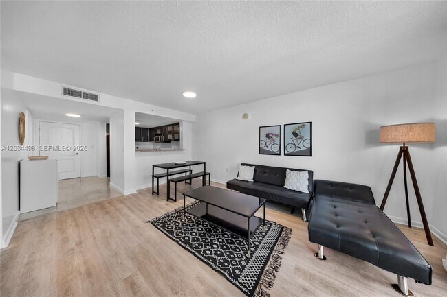 Building Photo - 2101 Brickell Ave