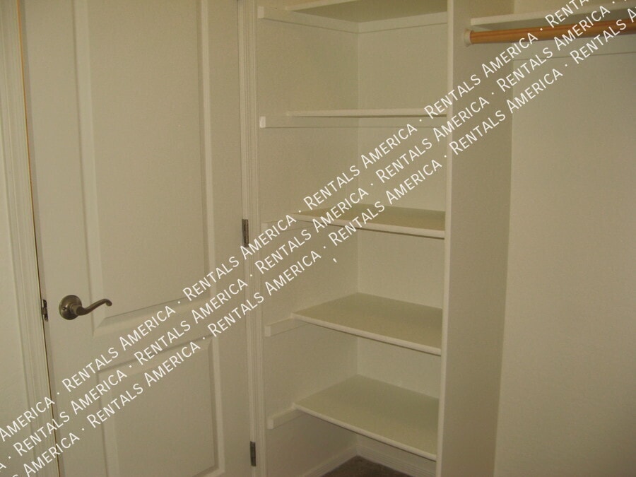 Building Photo - 1378 W Brangus Way