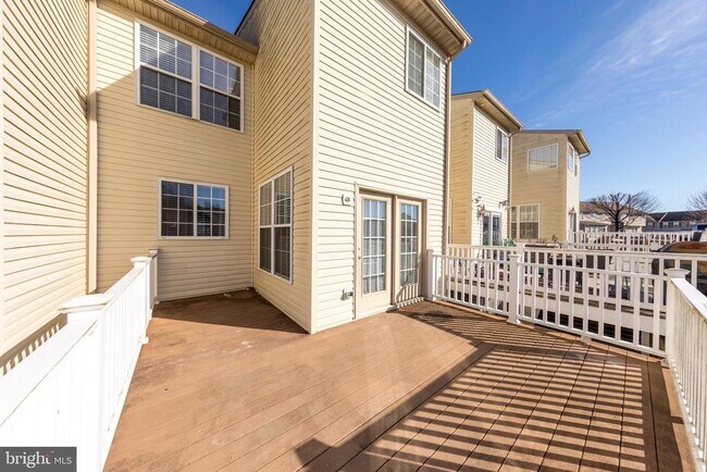 Building Photo - 580 Callander Way