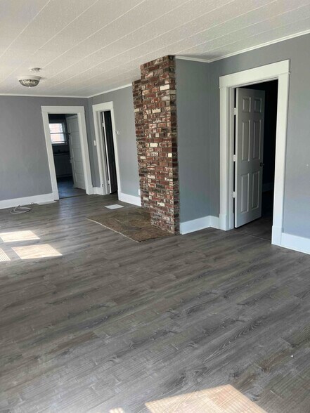 Building Photo - 1226 9th Ave S