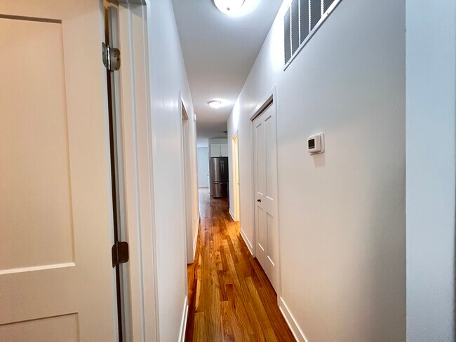 Building Photo - 226 W 24th St