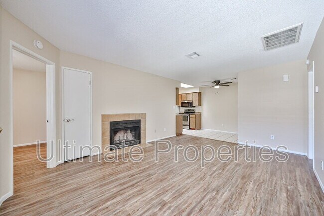 Building Photo - 10815 W Northern Ave