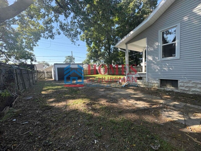 Building Photo - Five Bedroom House | 2 Full Bath | Move In...